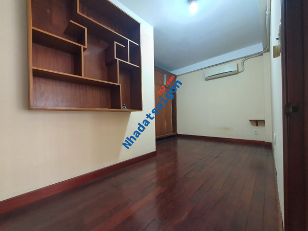 Bán nhà MT Huỳnh Tịnh Của, ngang 5,5m. Căn góc 3 tầng BTCT, chủ ngộp bank