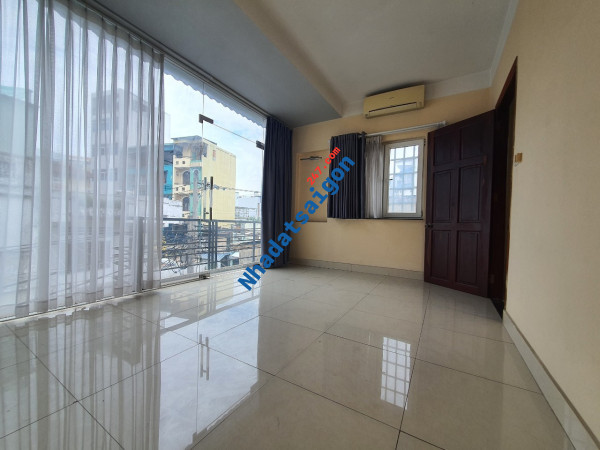 Bán nhà MT Huỳnh Tịnh Của, ngang 5,5m. Căn góc 3 tầng BTCT, chủ ngộp bank