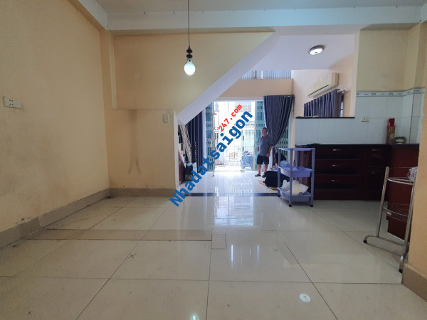 Bán nhà MT Huỳnh Tịnh Của, ngang 5,5m. Căn góc 3 tầng BTCT, chủ ngộp bank