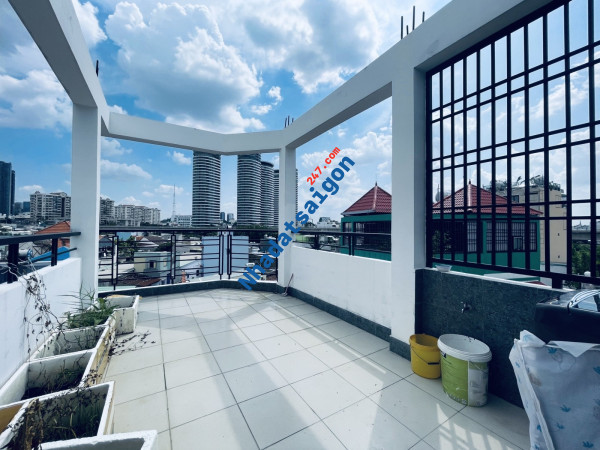 Bán nhà MT Huỳnh Tịnh Của, ngang 5,5m. Căn góc 3 tầng BTCT, chủ ngộp bank
