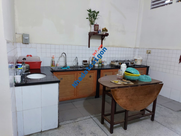 Bán nhà MT Trần Quý Cáp DT 9x35m. Nhà chưa qua đầu tư, vỉa hè 4m