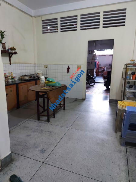 Bán nhà MT Trần Quý Cáp DT 9x35m. Nhà chưa qua đầu tư, vỉa hè 4m