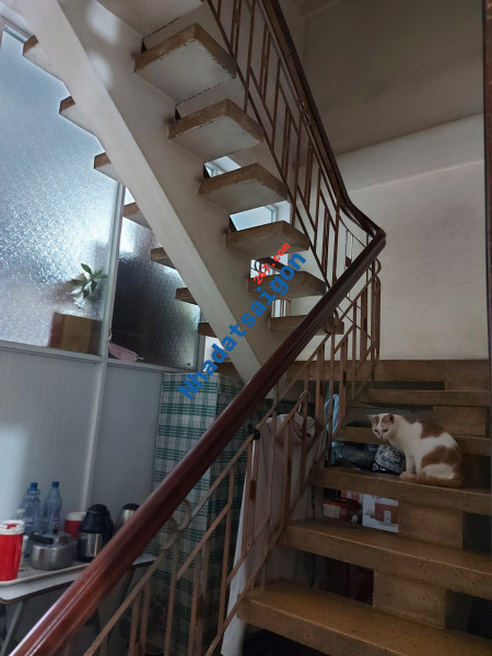Bán nhà MT Trần Quý Cáp DT 9x35m. Nhà chưa qua đầu tư, vỉa hè 4m