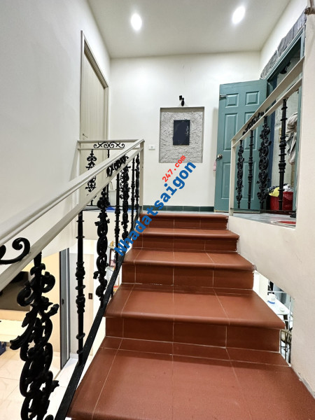 Bán nhà MT Trần Quý Cáp DT 9x35m. Nhà chưa qua đầu tư, vỉa hè 4m