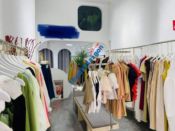 Sang shop quần áo mặt tiền Lê Văn Sỹ - HCM khu thời trang đông đúc vừa mới decor lại, (không sang