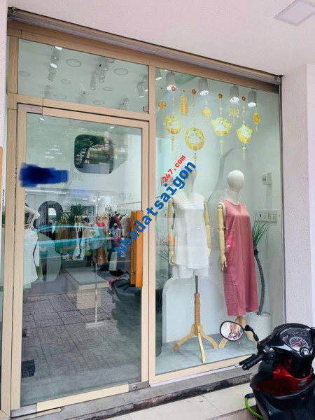 Sang shop quần áo mặt tiền Lê Văn Sỹ - HCM khu thời trang đông đúc vừa mới decor lại, (không sang