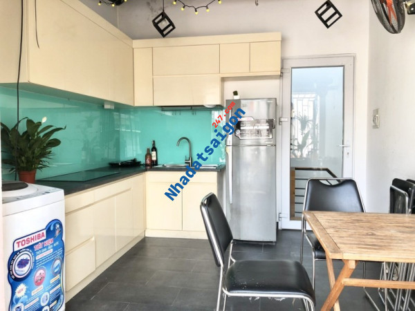 BÁN NHÀ HXH 52M2 NỞ HẬU 4.3M 2 TẦNG 3 PHÒNG NGỦ ĐẸP LUNG LINH SÁT MẶT TIỀN NGUYỄN TRỌNG TUYỂN