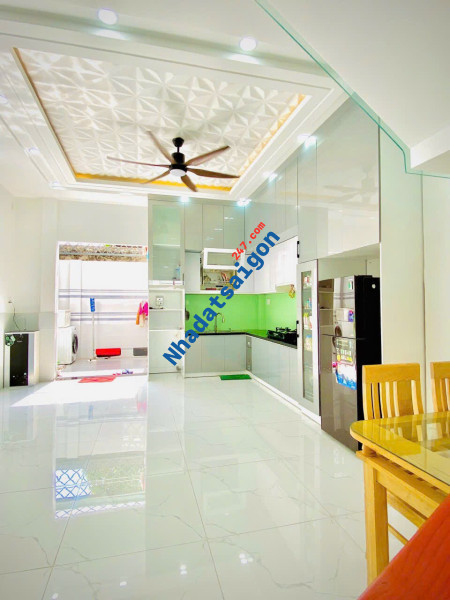 Bán căn nhà hẻm xe hơi 1806/ đường Huỳnh Tấn Phát, thị trấn Nhà Bè