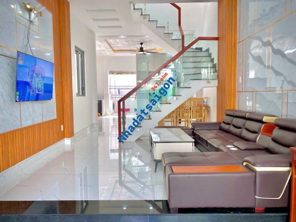 Bán căn nhà hẻm xe hơi 1806/ đường Huỳnh Tấn Phát, thị trấn Nhà Bè