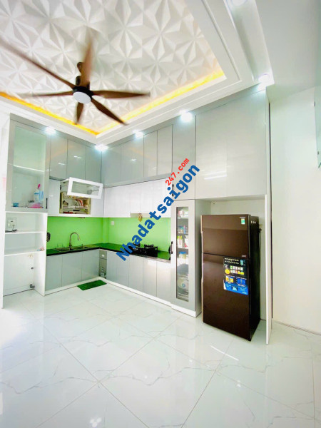 Bán căn nhà hẻm xe hơi 1806/ đường Huỳnh Tấn Phát, thị trấn Nhà Bè