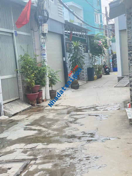 Bán nhà 4 tỷ Nơ Trang Long DTSD 100m2 gần HXH có ban công.