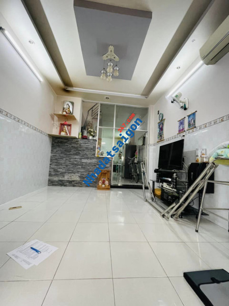 Bán Gấp nhà 2 tầng đối diện Hiệp Thành City Quận 12 chỉ hơn 3 tỷ 70m2 đất.