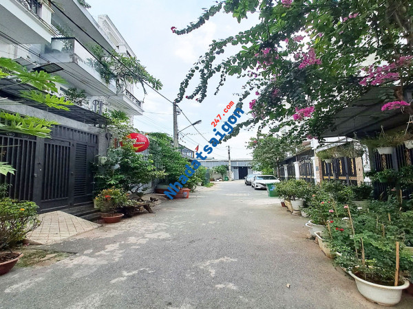XE HƠI ĐẬU CỬA - ĐƯỜNG 7M KHU PHÂN LÔ THẠNH LỘC QUẬN 12, 5 TẦNG, NHÀ ĐẸP Ở NGAY, NHỈNH