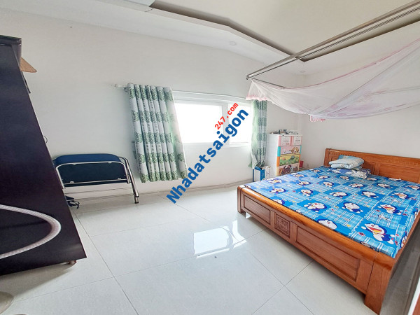 XE HƠI ĐẬU CỬA - ĐƯỜNG 7M KHU PHÂN LÔ THẠNH LỘC QUẬN 12, 5 TẦNG, NHÀ ĐẸP Ở NGAY, NHỈNH