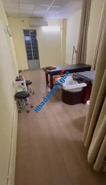 SHARE 1/2 MẶT BẰNG TRÊN LẦU 2 TẠI ĐƯỜNG HỒ THỊ KỶ, GẦN NGAY KHU PHỐ ẨM THỰC VÀ CHỢ HOA HỒ THỊ KỶ