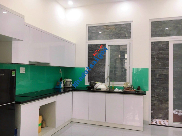 Bán nhà 4 tấm HXH Ngay chợ, P. Tân Sơn Nhì Q.Tân Phú giá tốt