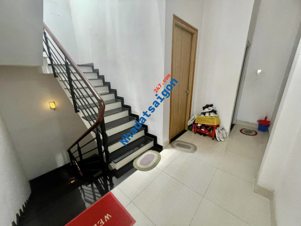 Bán Gấp Nhà 4 Tầng, Lũy Bán Bích, Tân Phú, Ngang Bề Thế 5m, Ô Tô Ngủ Trong Nhà.Ngộp Bank 7 Tỷ.