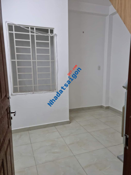 Bán nhà trục Tô Ký, 64m2 xe hơi đến nhà chỉ 3,65 Tỷ cạnh bên CVPM Quang Trung