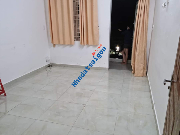 Bán nhà trục Tô Ký, 64m2 xe hơi đến nhà chỉ 3,65 Tỷ cạnh bên CVPM Quang Trung