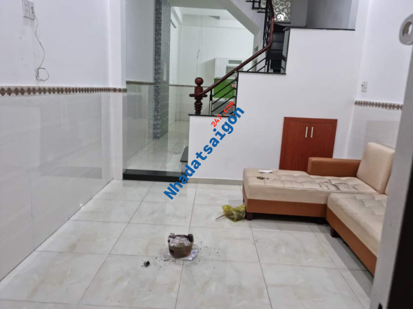 Bán nhà trục Tô Ký, 64m2 xe hơi đến nhà chỉ 3,65 Tỷ cạnh bên CVPM Quang Trung