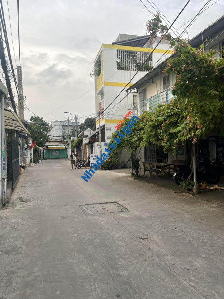 Bán nhà Nguyễn Văn Quá, chỉ 2,75 tỷ công năng 3 phòng ngủ, 3 bước ra Hẻm xe hơi