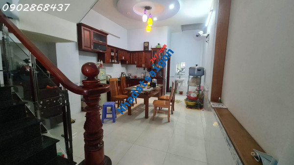 Bán Nhà HXH, Linh Xuân, Thủ Đức, DT 42m2, 3 Tầng, 3PN, Giá Chỉ Nhỉnh 3 Tỷ