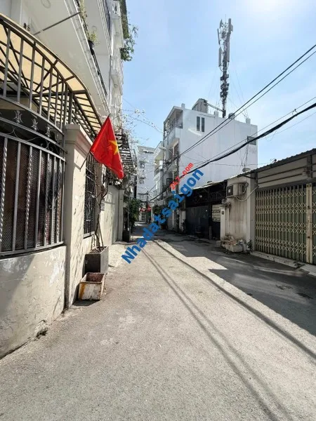 Nhà đẹp gần Chợ , trường học, siêu thị . Gần các tuyến đường lớn gần Chợ Gò Vấp. Xe hơi vào tận
