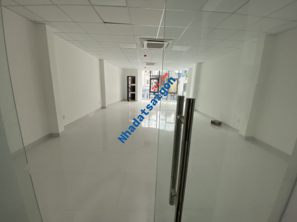 Cho thuê căn hộ 2PN Vinhomes Ba Son rộng rãi thoáng mát view trọn Q1