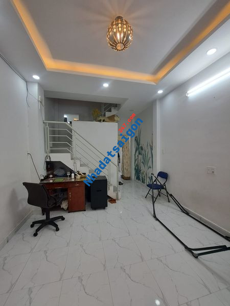 Gần Trường Đại học Văn Lang - Hẻm 3m - DT 3 x 11m - BTCT 4 Tầng
