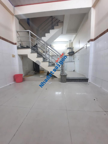 Gần Trường Đại học Văn Lang - Hẻm 3m - DT 3 x 11m - BTCT 4 Tầng
