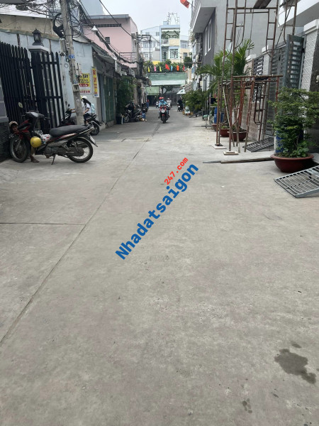 Gần Trường Đại học Văn Lang - Hẻm 3m - DT 3 x 11m - BTCT 4 Tầng