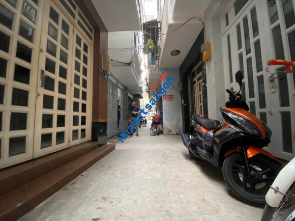 Gần Trường Đại học Văn Lang - Hẻm 3m - DT 3 x 11m - BTCT 4 Tầng