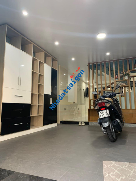 Cần Bán Gấp Nhà Riêng Gần Chợ Linh Xuân, Giả Chỉ Hơn 4 Tỷ, HXH 2MT, DT Cực Khủng 126m2, 3 Tầng