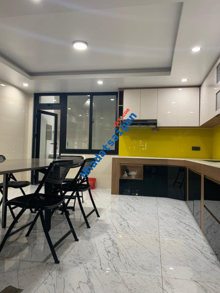 Cần Bán Gấp Nhà Riêng Gần Chợ Linh Xuân, Giả Chỉ Hơn 4 Tỷ, HXH 2MT, DT Cực Khủng 126m2, 3 Tầng