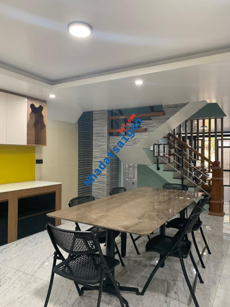 Cần Bán Gấp Nhà Riêng Gần Chợ Linh Xuân, Giả Chỉ Hơn 4 Tỷ, HXH 2MT, DT Cực Khủng 126m2, 3 Tầng
