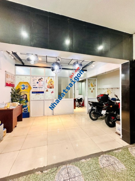Bán nhà mới 3 tầng BTCT HXH Lạc Long Quân Quận 11 40m2 3PN chỉ 5.99 tỷ TL