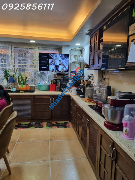 Bán nhà Trần Bình Trọng 71m đất Ngang 5m 6 pn xe hoi vào nhà hơn 10 tỷ TL