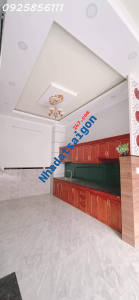 Bán nhà Trần Bình Trọng 71m đất Ngang 5m 6 pn xe hoi vào nhà hơn 10 tỷ TL