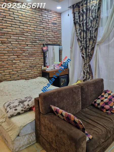 Bán nhà Trần Bình Trọng 71m đất Ngang 5m 6 pn xe hoi vào nhà hơn 10 tỷ TL