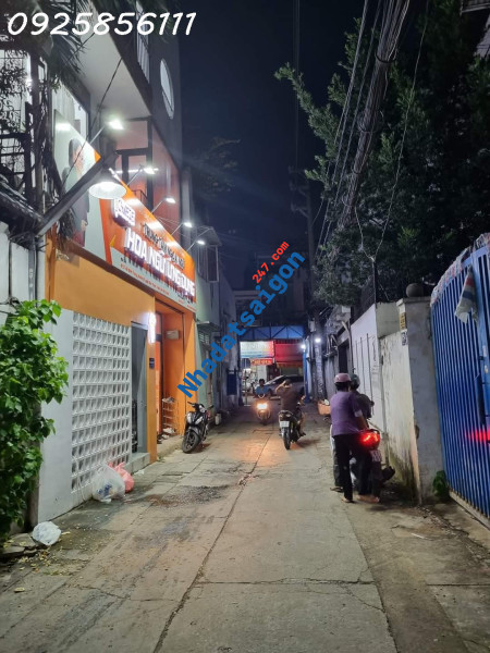 Bán nhà Trần Bình Trọng 71m đất Ngang 5m 6 pn xe hoi vào nhà hơn 10 tỷ TL