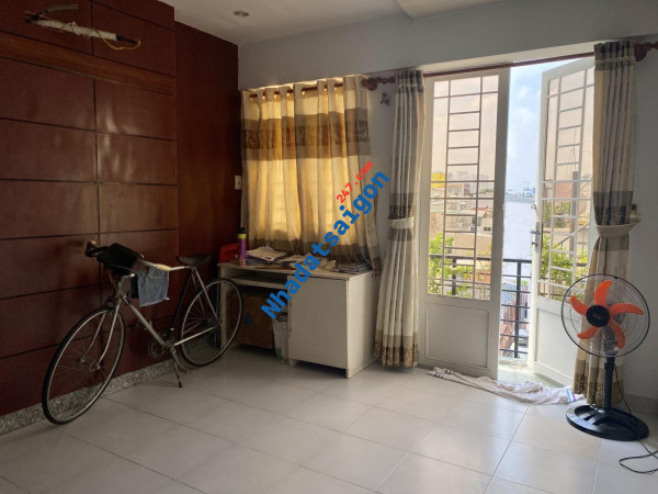 GIÁP QUẬN 1 HXH NGUYỄN VĂN CỪ, VỊ TRÍ ĐỈNH- KHU HIẾM NHÀ BÁN - GẦN MT- 4TẦNG BTCT, NHỈNH 5TỶ