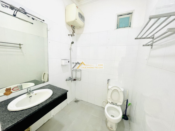 Cho thuê chdv cao cấp ở đường nguyễn thái bình.