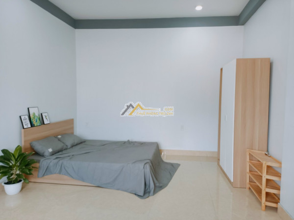 Cho thuê chdv cao cấp ở đường nguyễn thái bình.