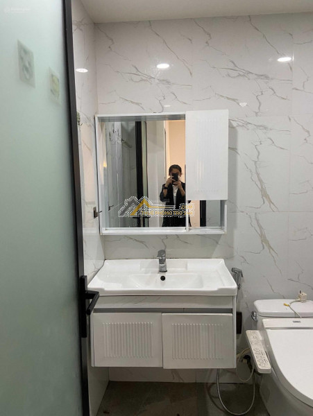 Cho thuê nhà mặt tiền 3 tháng 2, q10. con đường sầm uất, nhà gỗ siêu đẹp