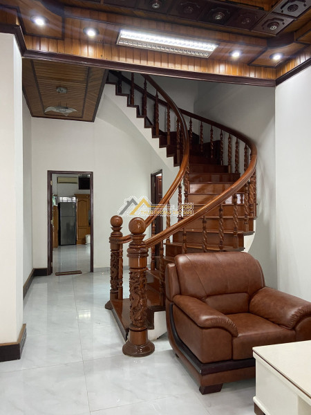 Cho thuê nhà mặt tiền 3 tháng 2, q10. con đường sầm uất, nhà gỗ siêu đẹp