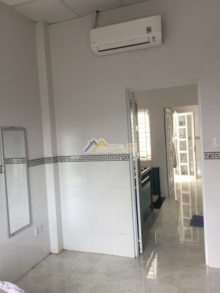 Cho thuê nhà nguyên căn quốc lộ 50, gần bx quận 8