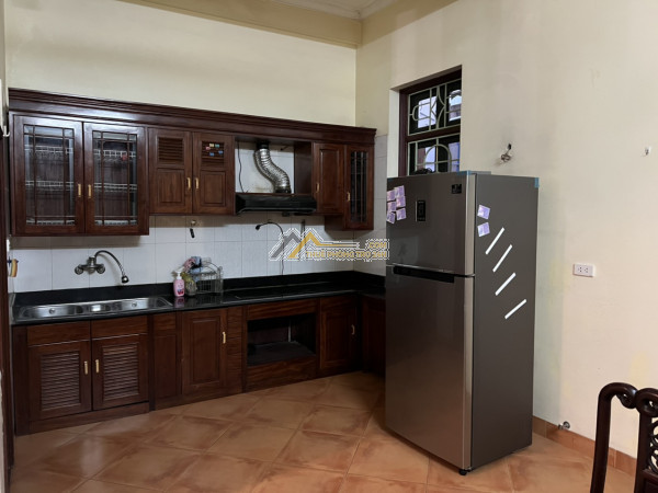 Cho thuê biệt thự tại phố đào tấn , dt 90m x 3 tầng , 200m cả sân