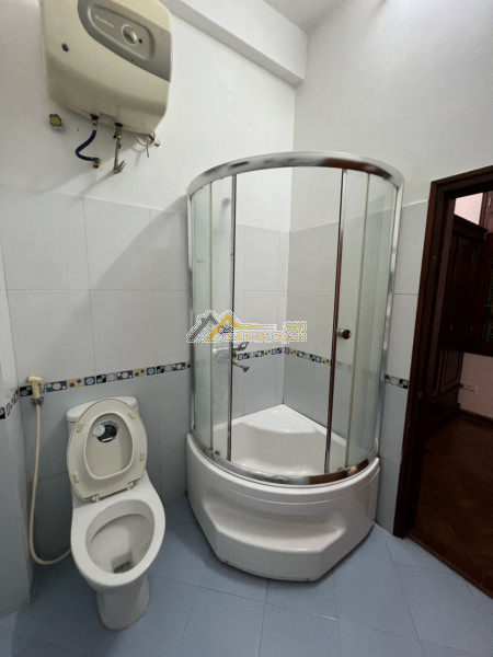 Cho thuê biệt thự tại phố đào tấn , dt 90m x 3 tầng , 200m cả sân