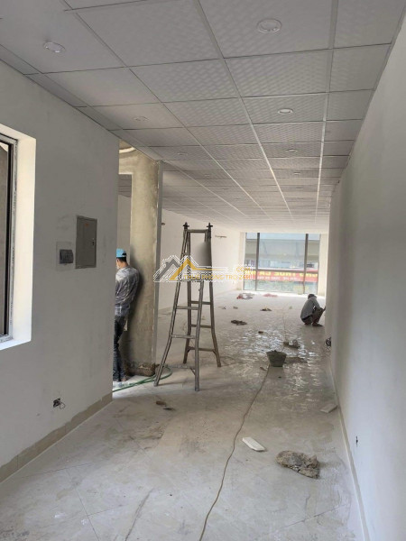 Cho thuê nhà riêng ngõ 640 nguyễn văn cừ, dt 55m2 x 3 tầng, mt 6.5m, ô tô đỗ cửa