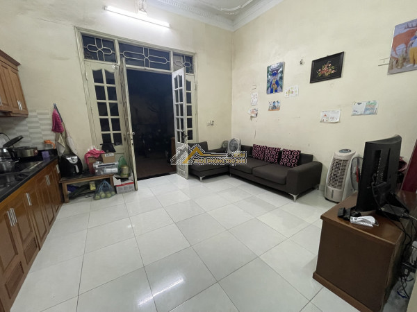 Cho thuê nhà riêng tại đường xuân la , dt 95m xd 50m , mt 7m thich hop kdoanh moi loai hinh